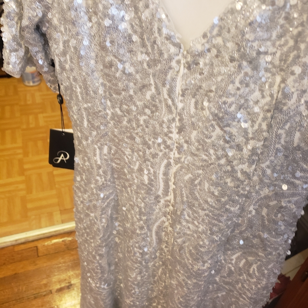 Dress - Picture 5 of 9